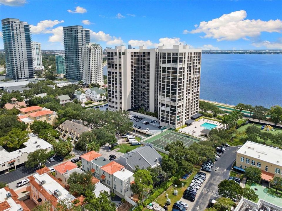 合同活跃: $3,700 (3 贝兹, 3 浴室, 2032 平方英尺)