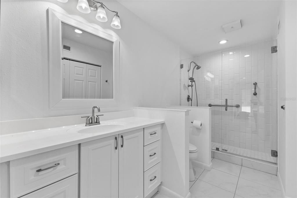 合同活跃: $3,700 (3 贝兹, 3 浴室, 2032 平方英尺)