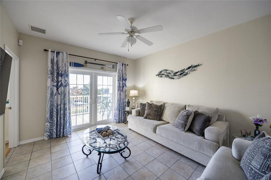 En Venta: $309,900 (3 camas, 2 baños, 1161 Pies cuadrados)