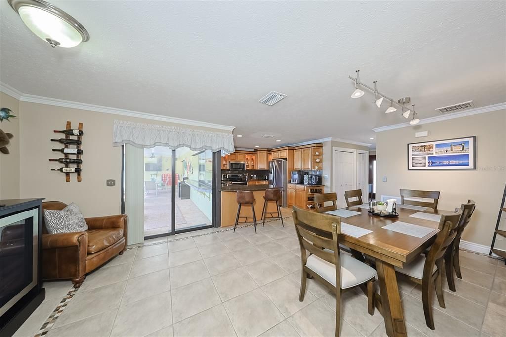 En Venta: $980,000 (4 camas, 2 baños, 1930 Pies cuadrados)