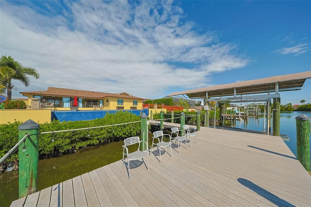 En Venta: $980,000 (4 camas, 2 baños, 1930 Pies cuadrados)