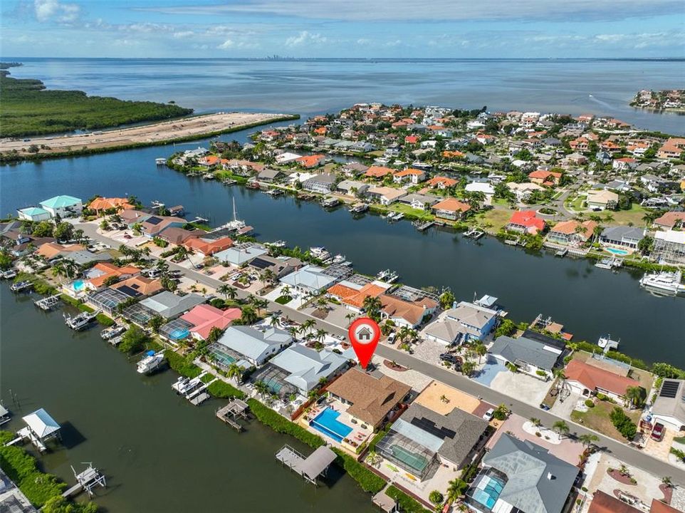 En Venta: $980,000 (4 camas, 2 baños, 1930 Pies cuadrados)