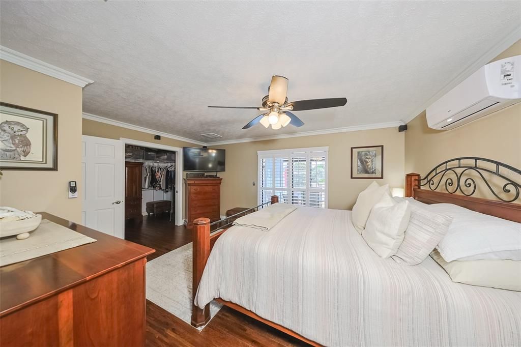 En Venta: $980,000 (4 camas, 2 baños, 1930 Pies cuadrados)