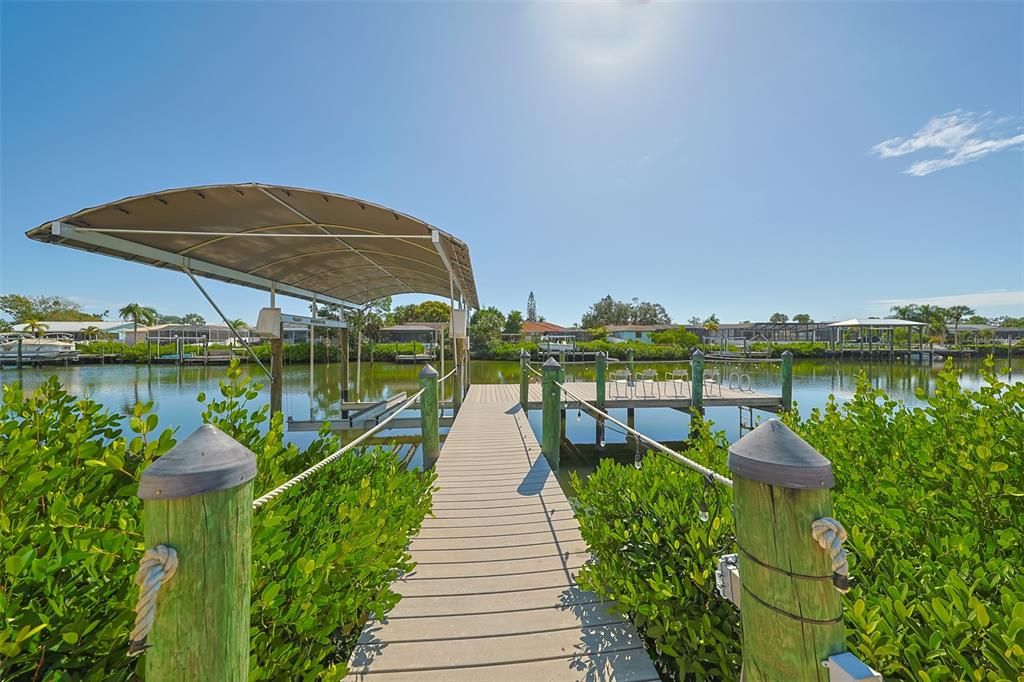 En Venta: $980,000 (4 camas, 2 baños, 1930 Pies cuadrados)