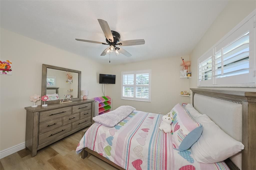 En Venta: $980,000 (4 camas, 2 baños, 1930 Pies cuadrados)