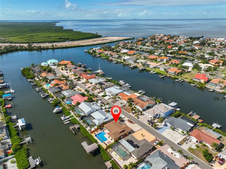 En Venta: $980,000 (4 camas, 2 baños, 1930 Pies cuadrados)