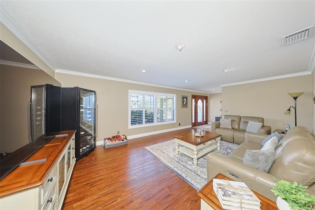 En Venta: $980,000 (4 camas, 2 baños, 1930 Pies cuadrados)