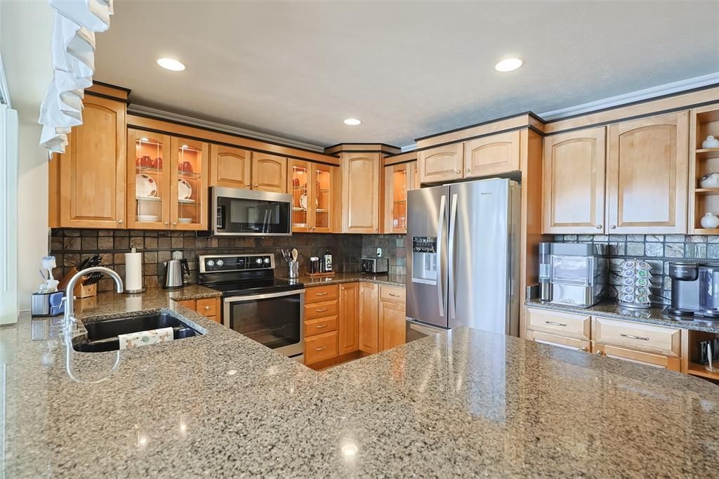 En Venta: $980,000 (4 camas, 2 baños, 1930 Pies cuadrados)