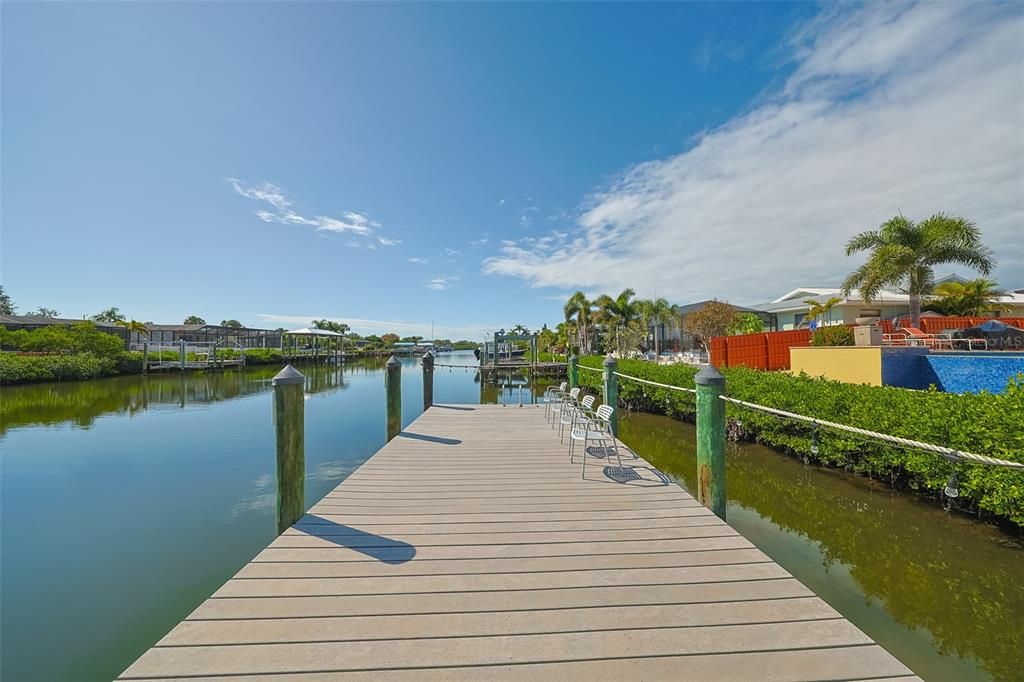 En Venta: $980,000 (4 camas, 2 baños, 1930 Pies cuadrados)