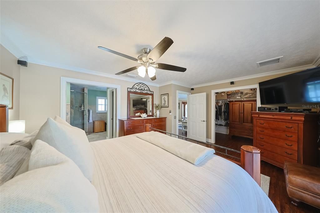 En Venta: $980,000 (4 camas, 2 baños, 1930 Pies cuadrados)