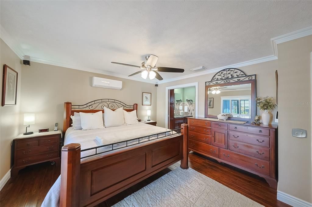 En Venta: $980,000 (4 camas, 2 baños, 1930 Pies cuadrados)