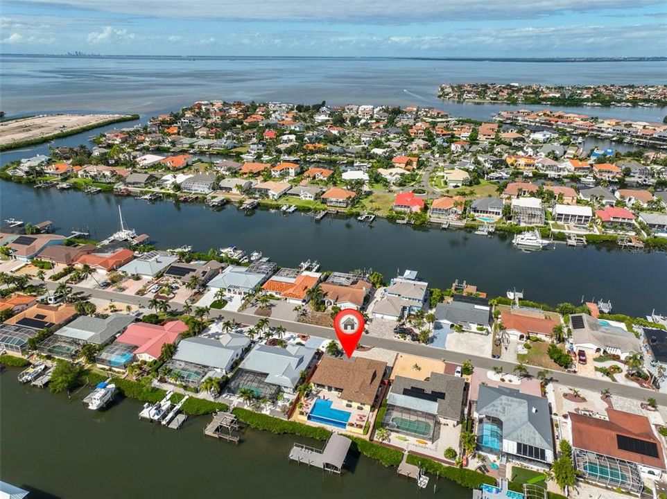 En Venta: $980,000 (4 camas, 2 baños, 1930 Pies cuadrados)