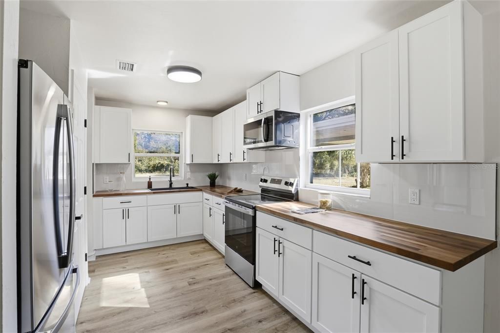 На продажу: $299,900 (3 спален, 2 ванн, 1862 Квадратных фут)