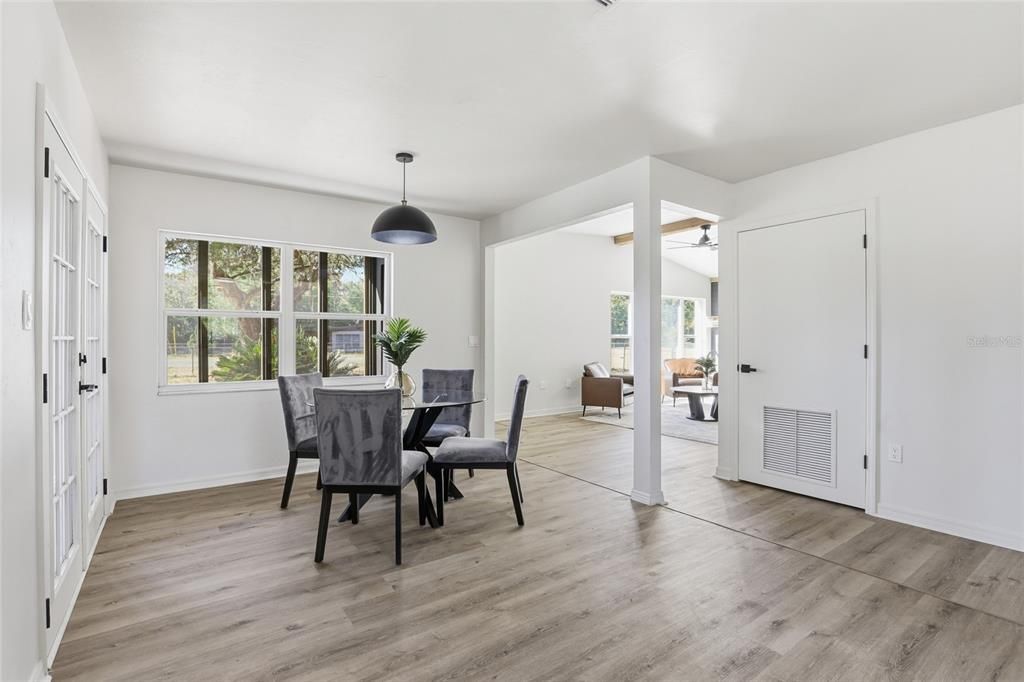 На продажу: $299,900 (3 спален, 2 ванн, 1862 Квадратных фут)