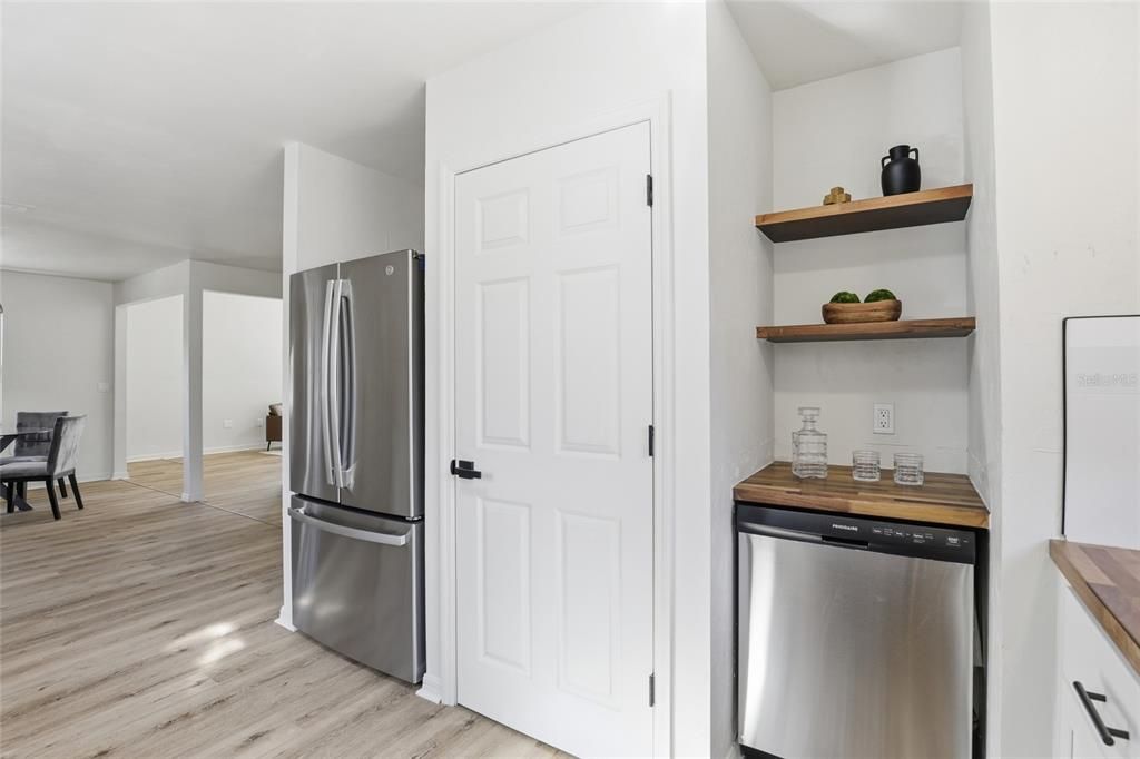 На продажу: $299,900 (3 спален, 2 ванн, 1862 Квадратных фут)