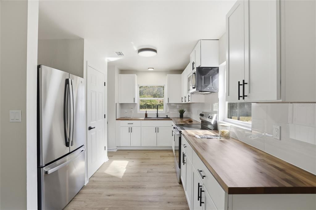 На продажу: $299,900 (3 спален, 2 ванн, 1862 Квадратных фут)