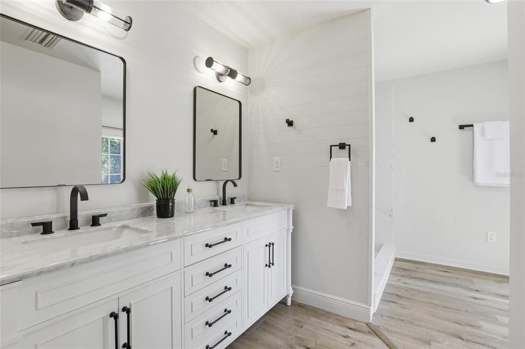 На продажу: $299,900 (3 спален, 2 ванн, 1862 Квадратных фут)