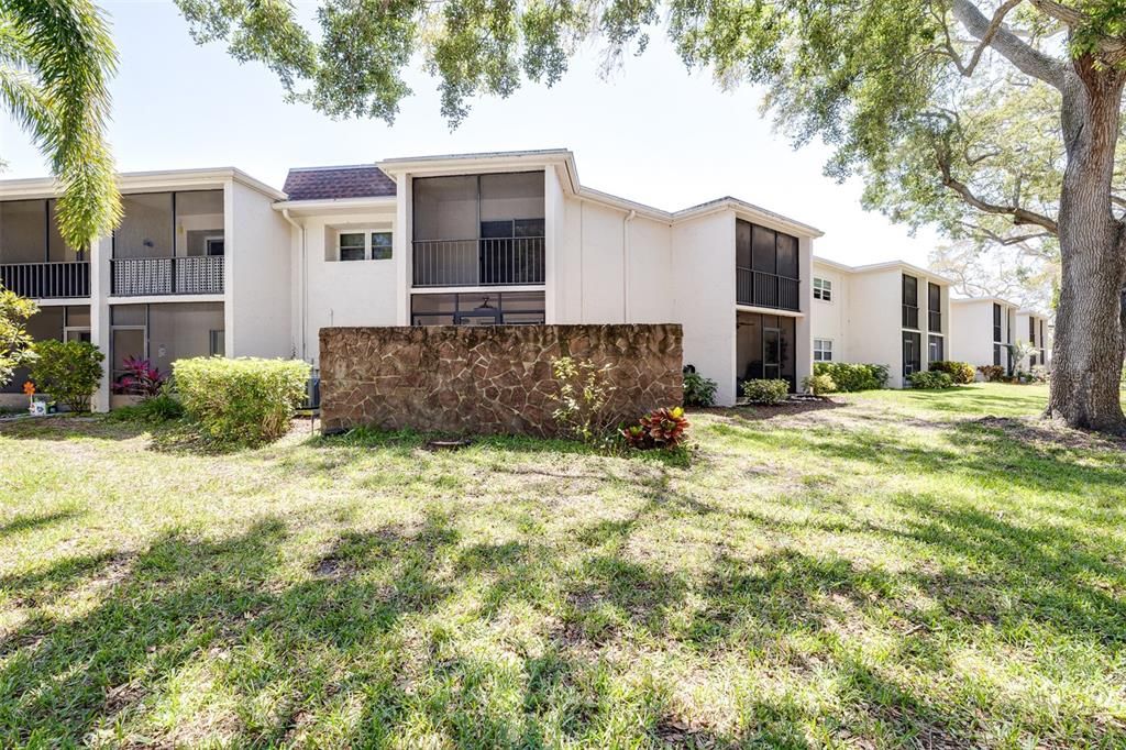Active With Contract: $1,900 (2 beds, 2 baths, 1118 Square Feet)
