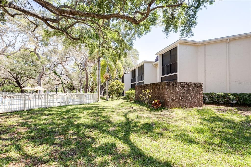 Active With Contract: $1,900 (2 beds, 2 baths, 1118 Square Feet)