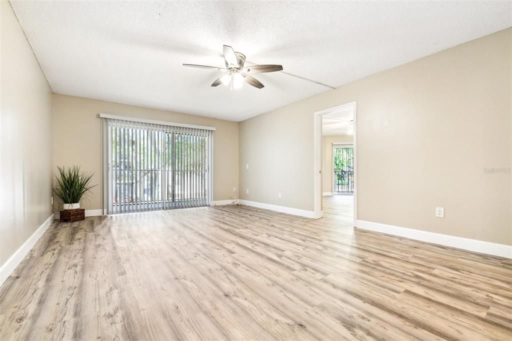 Active With Contract: $1,900 (2 beds, 2 baths, 1118 Square Feet)