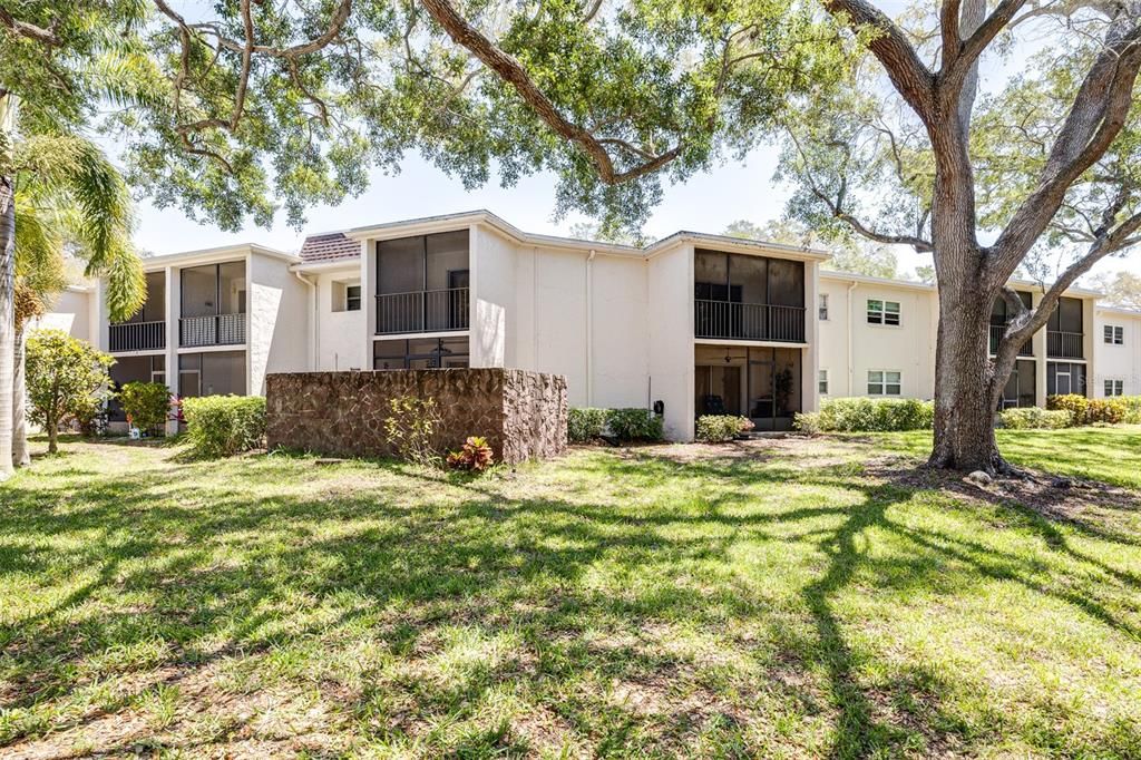 Active With Contract: $1,900 (2 beds, 2 baths, 1118 Square Feet)