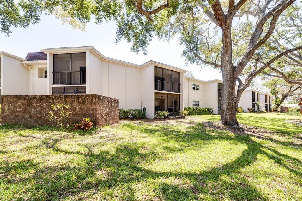 Active With Contract: $1,900 (2 beds, 2 baths, 1118 Square Feet)