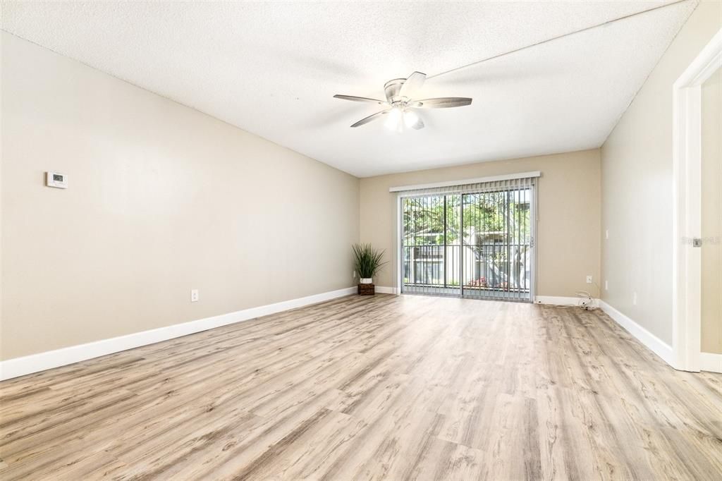 Active With Contract: $1,900 (2 beds, 2 baths, 1118 Square Feet)