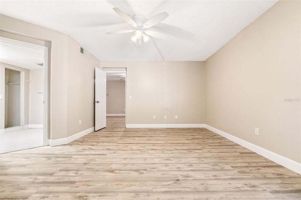 Active With Contract: $1,900 (2 beds, 2 baths, 1118 Square Feet)