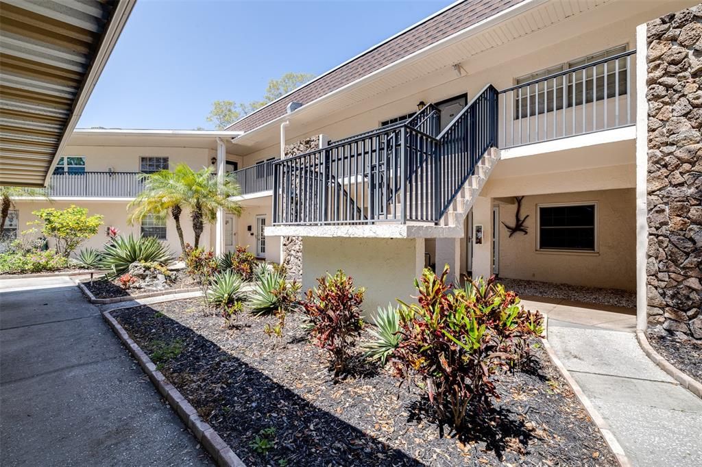 Active With Contract: $1,900 (2 beds, 2 baths, 1118 Square Feet)