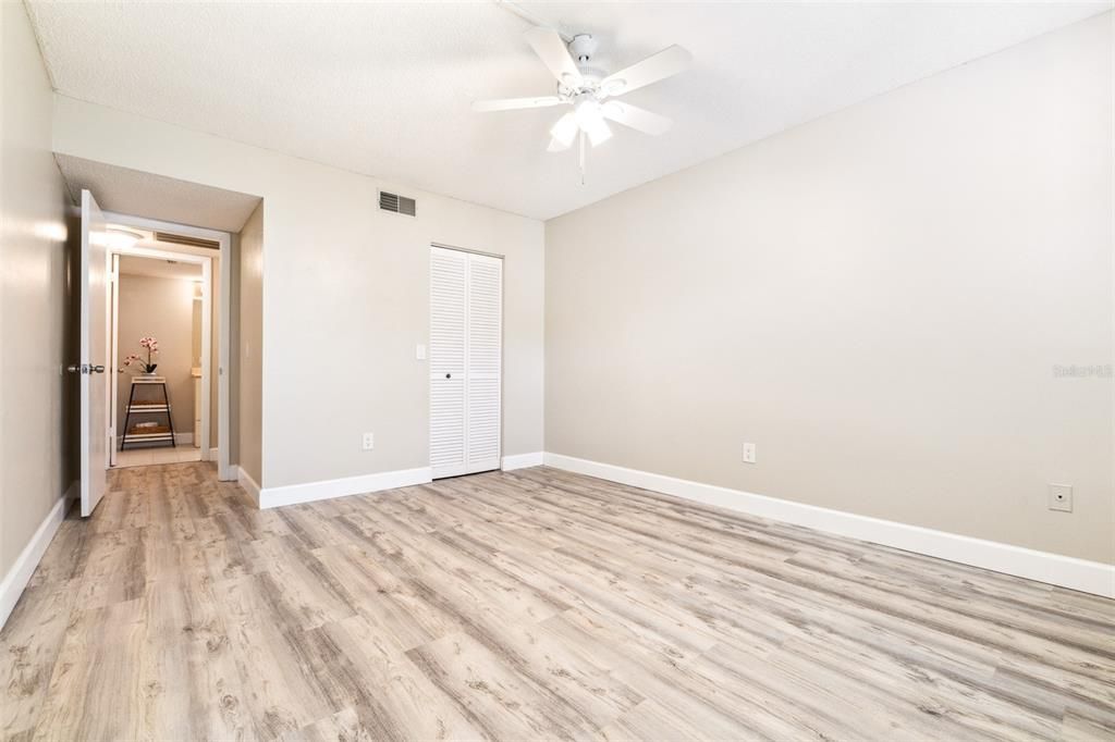 Active With Contract: $1,900 (2 beds, 2 baths, 1118 Square Feet)