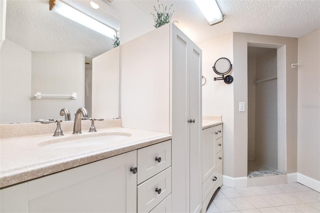 Active With Contract: $1,900 (2 beds, 2 baths, 1118 Square Feet)