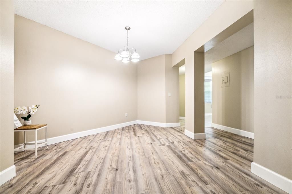 Active With Contract: $1,900 (2 beds, 2 baths, 1118 Square Feet)