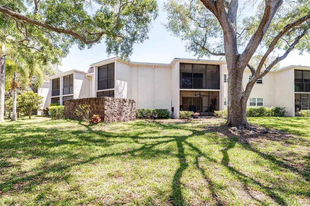 Active With Contract: $1,900 (2 beds, 2 baths, 1118 Square Feet)