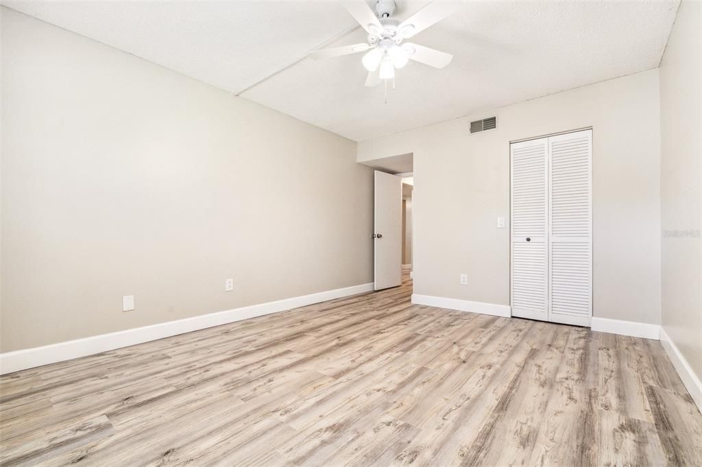 Active With Contract: $1,900 (2 beds, 2 baths, 1118 Square Feet)
