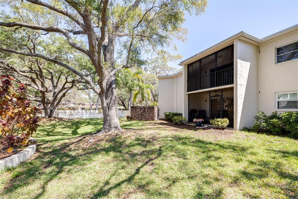 Active With Contract: $1,900 (2 beds, 2 baths, 1118 Square Feet)