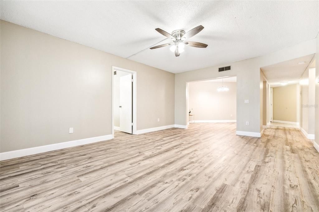 Active With Contract: $1,900 (2 beds, 2 baths, 1118 Square Feet)
