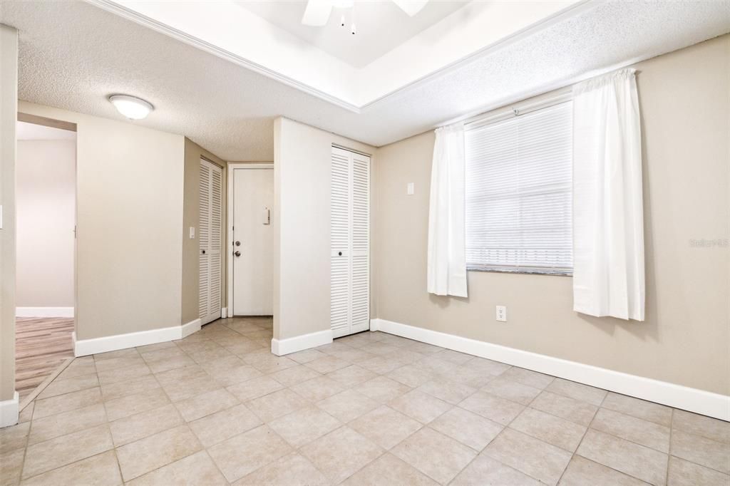 Active With Contract: $1,900 (2 beds, 2 baths, 1118 Square Feet)