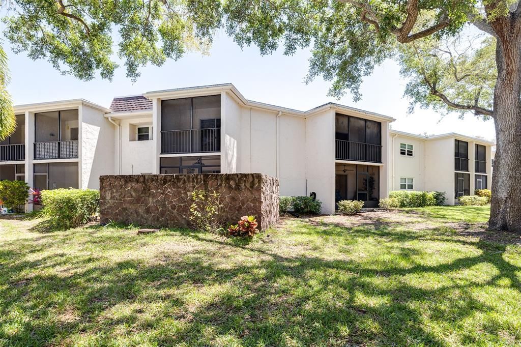 Active With Contract: $1,900 (2 beds, 2 baths, 1118 Square Feet)