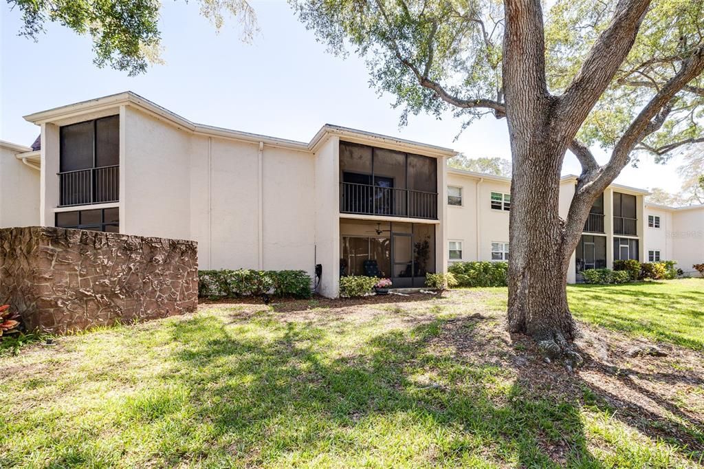 Active With Contract: $1,900 (2 beds, 2 baths, 1118 Square Feet)