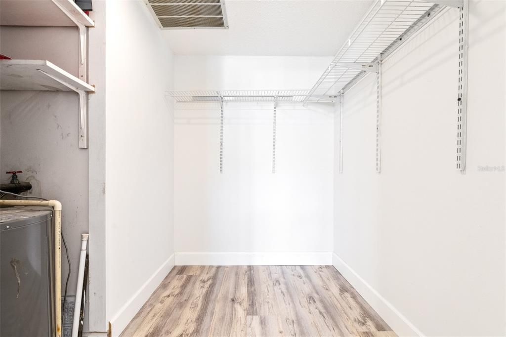 Active With Contract: $1,900 (2 beds, 2 baths, 1118 Square Feet)