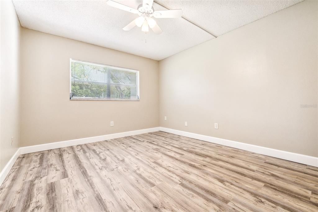 Active With Contract: $1,900 (2 beds, 2 baths, 1118 Square Feet)