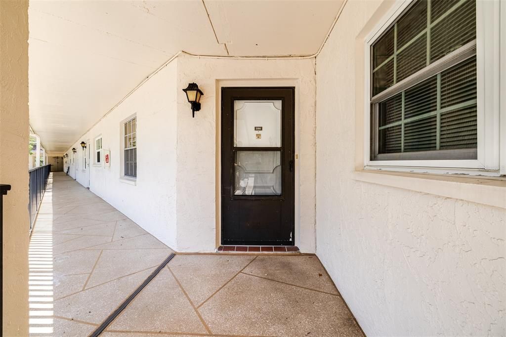 Active With Contract: $1,900 (2 beds, 2 baths, 1118 Square Feet)