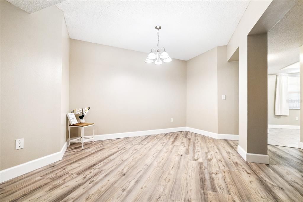 Active With Contract: $1,900 (2 beds, 2 baths, 1118 Square Feet)