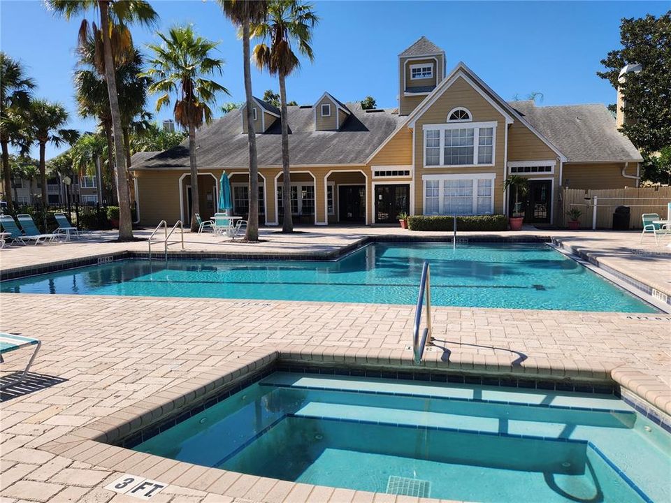 Active With Contract: $128,888 (2 beds, 2 baths, 934 Square Feet)