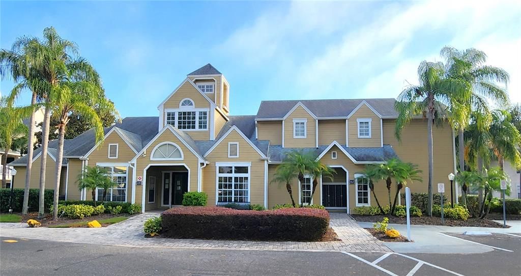 Active With Contract: $128,888 (2 beds, 2 baths, 934 Square Feet)