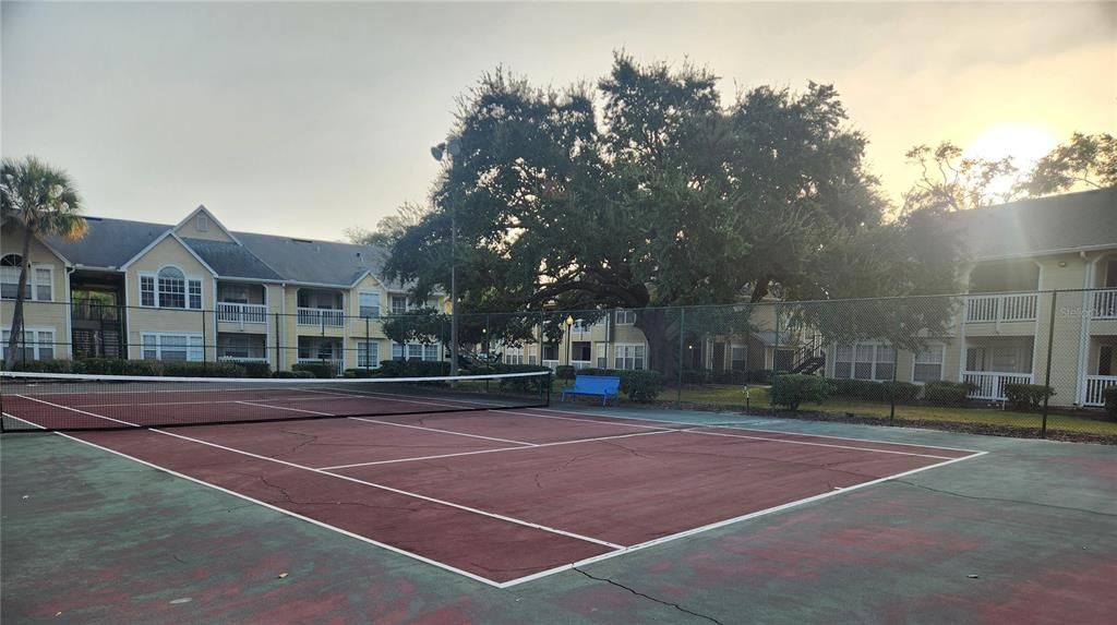 Active With Contract: $128,888 (2 beds, 2 baths, 934 Square Feet)