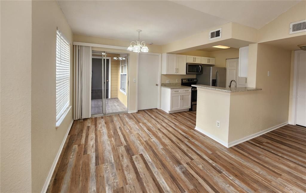 Active With Contract: $128,888 (2 beds, 2 baths, 934 Square Feet)