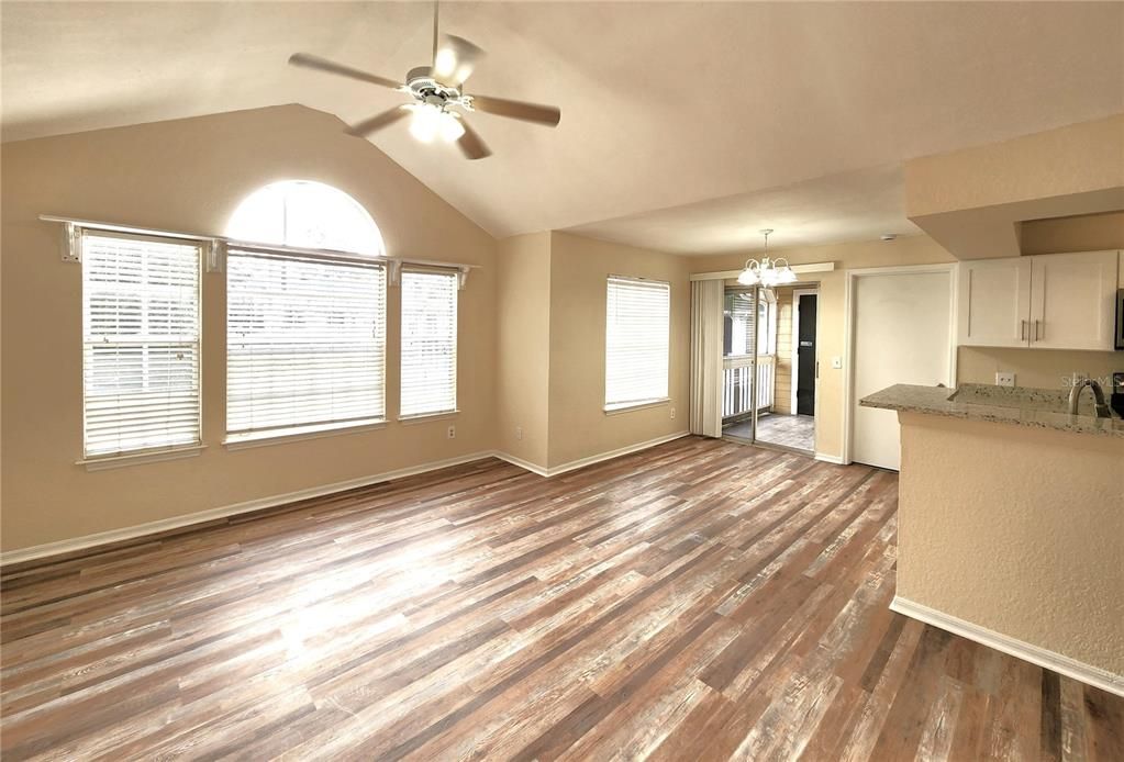 Active With Contract: $128,888 (2 beds, 2 baths, 934 Square Feet)