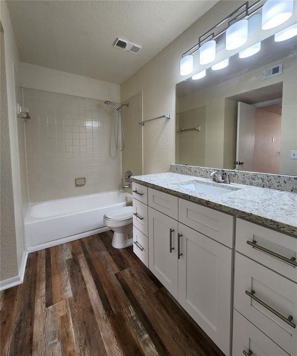 Active With Contract: $128,888 (2 beds, 2 baths, 934 Square Feet)