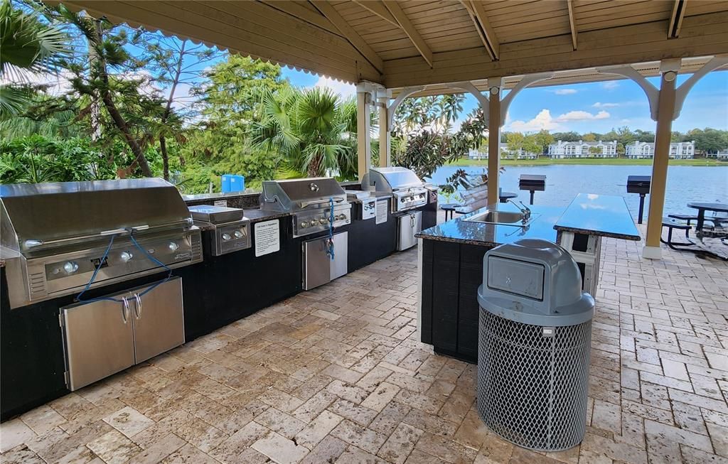 Active With Contract: $128,888 (2 beds, 2 baths, 934 Square Feet)